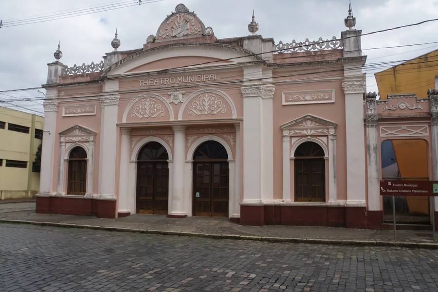Theatro Municipal de Antonina PR, patrimônio histórico inaugurado em 1915