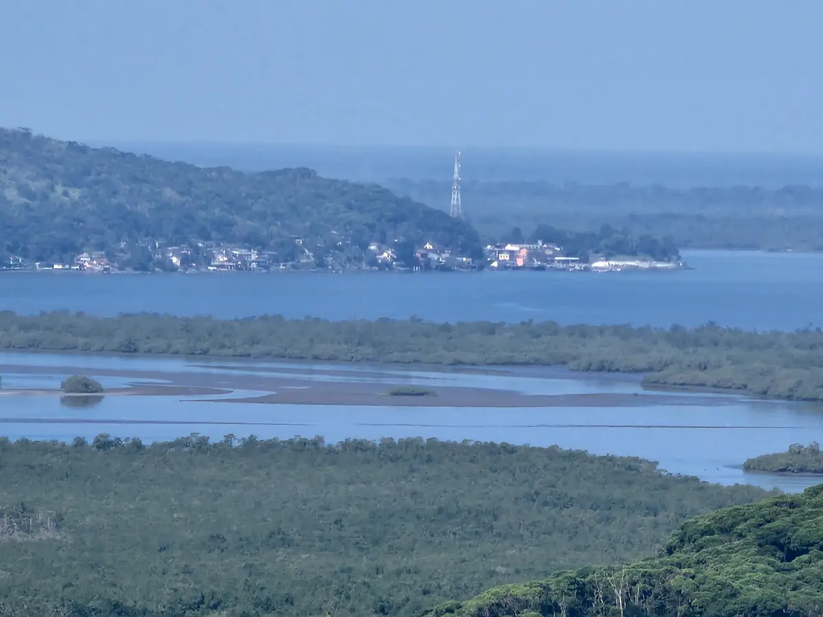 Vista de Guaraqueçaba desde o Mirante da Serra Negra