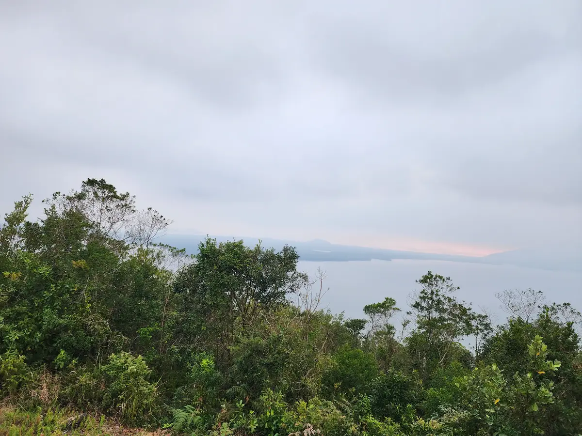 Vista panorâmica da baía a partir do Morro do Quitumbê